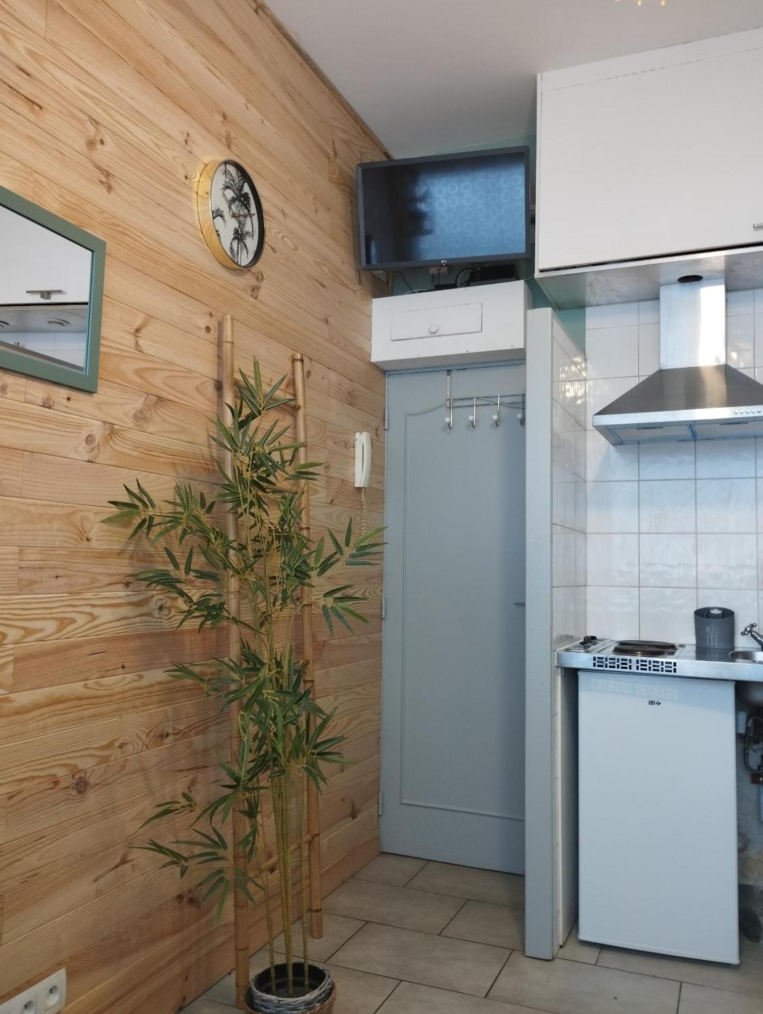 Chambrette Boulevard Des Pyrenees Hypercentre 10M Carre Wc Sur Le Palier, Porte40 Pau Exterior foto